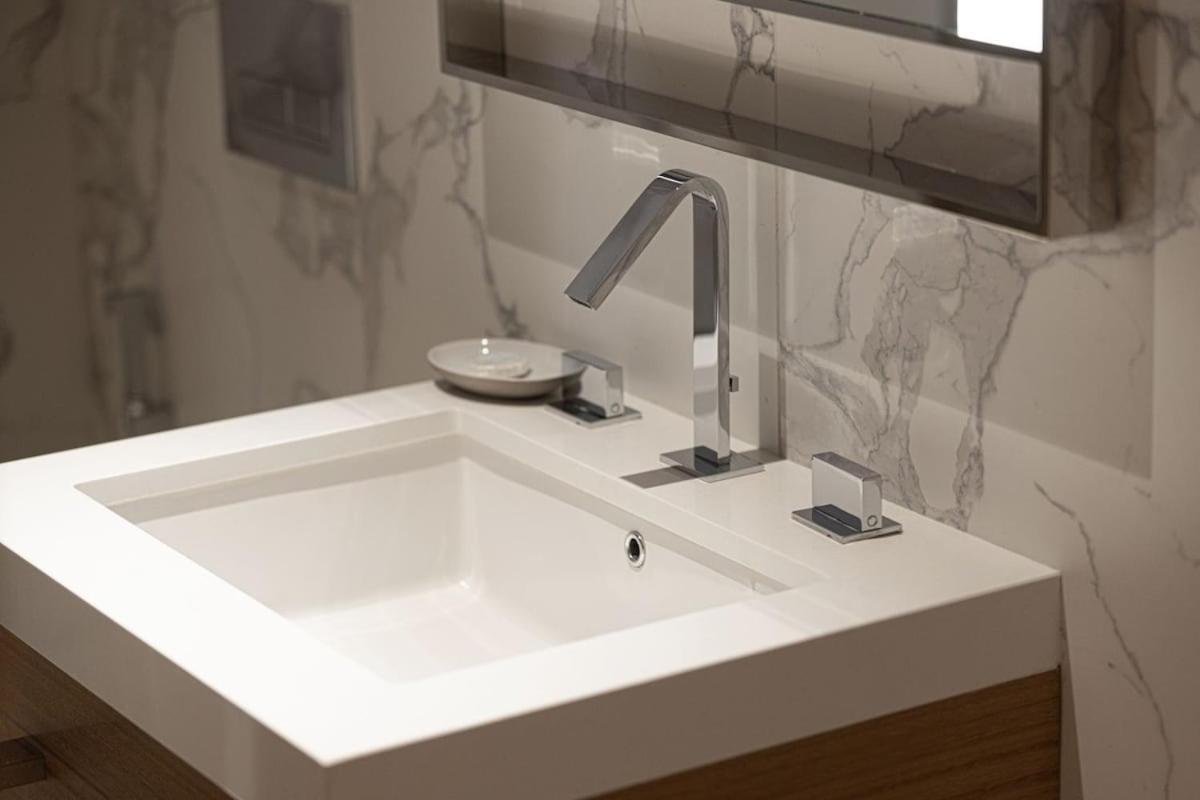 Experience Unparalleled Luxury Apartment *